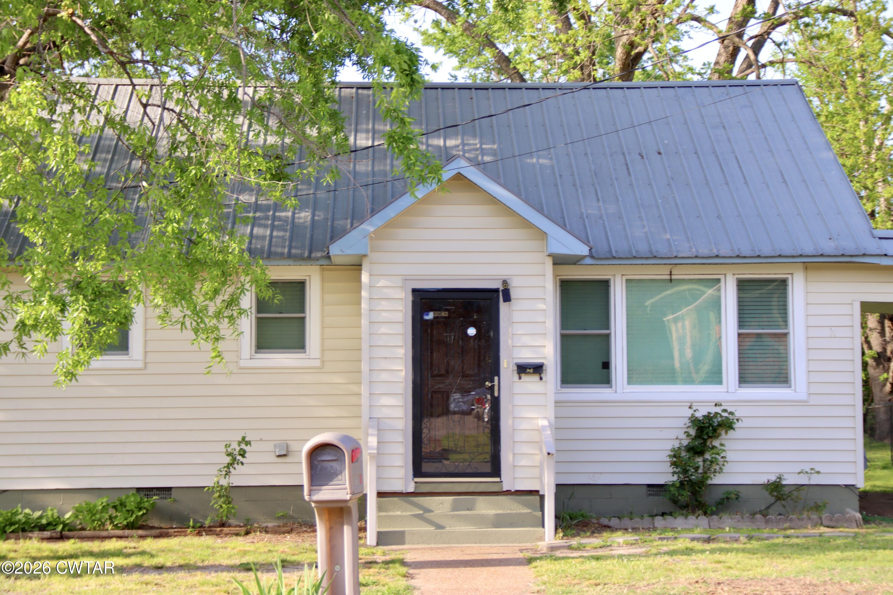 623 W Washington Avenue