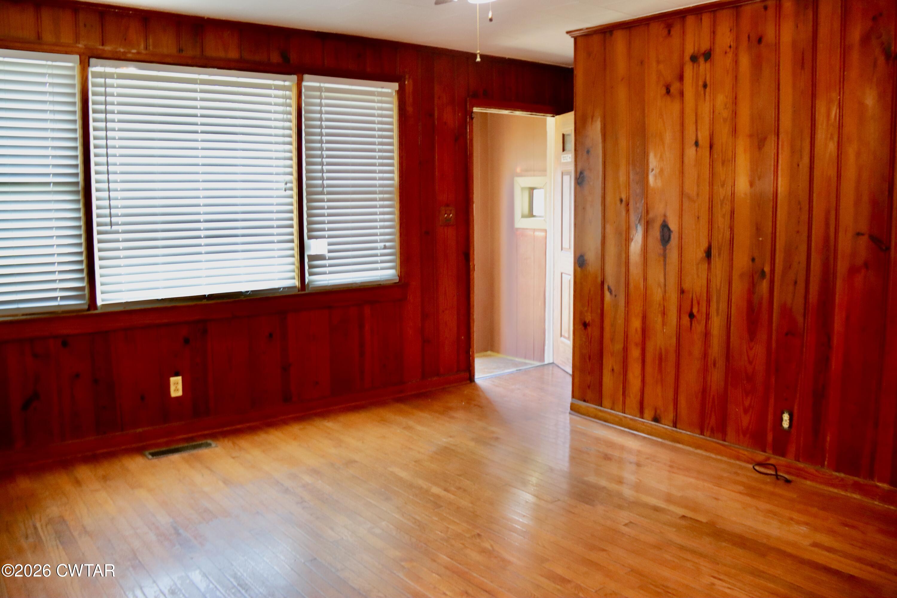 623 W Washington Avenue