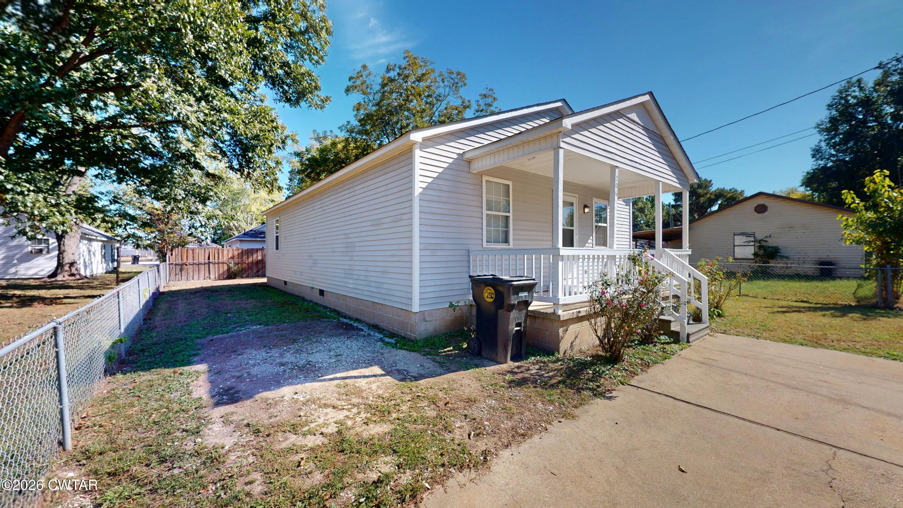 206 2nd Avenue