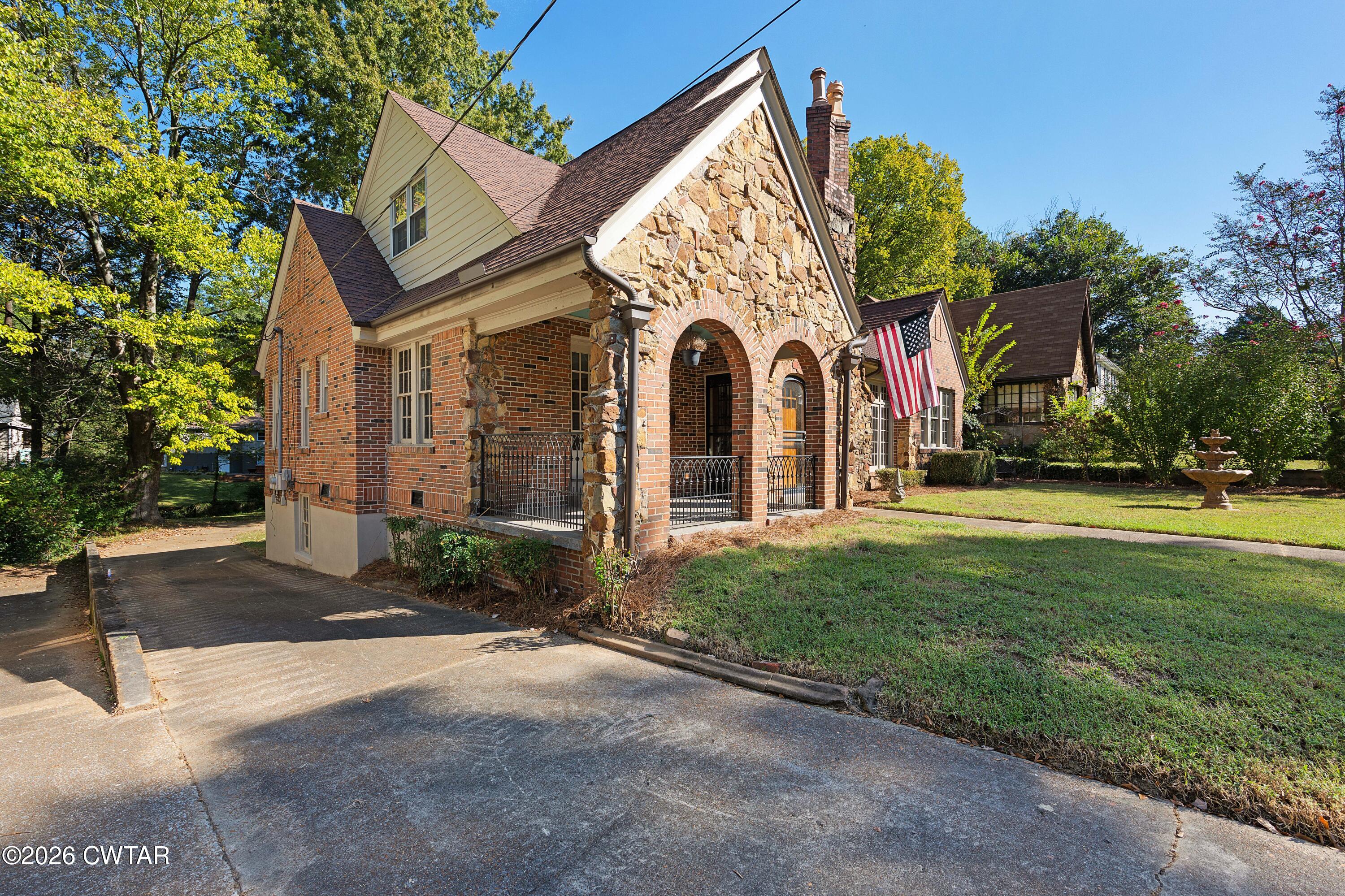 523 Westmoreland Place
