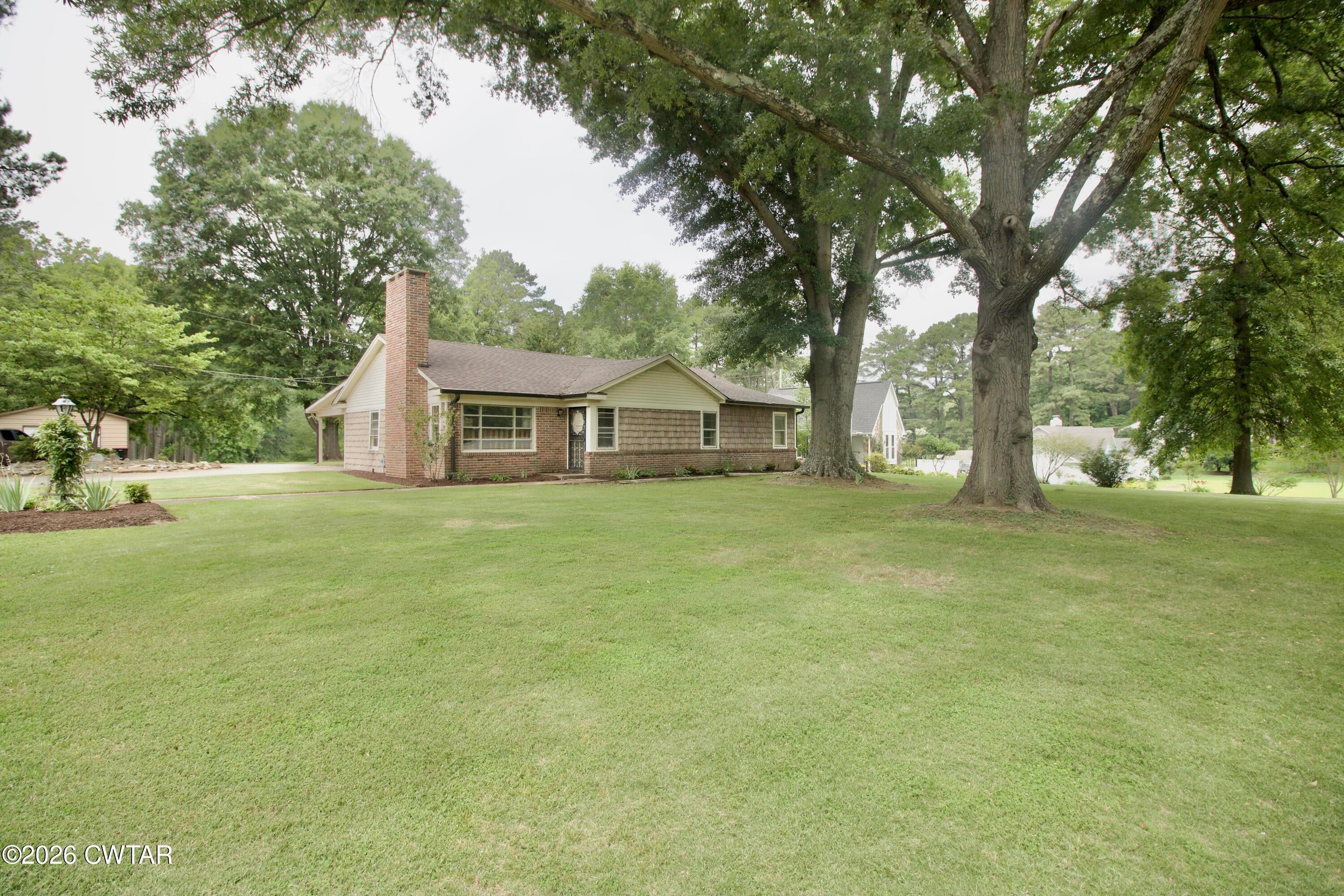 409 Honeysuckle Lane