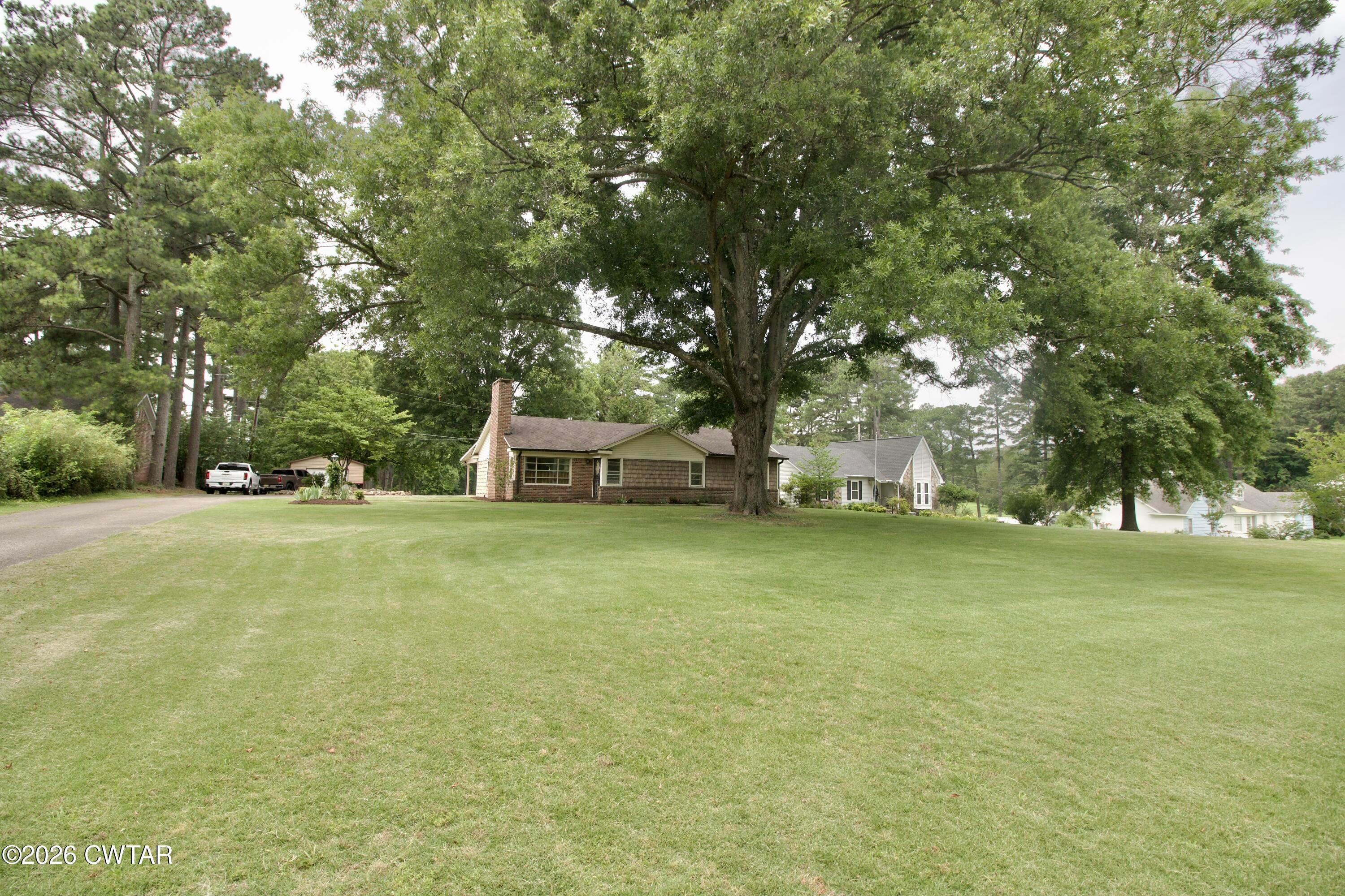 409 Honeysuckle Lane