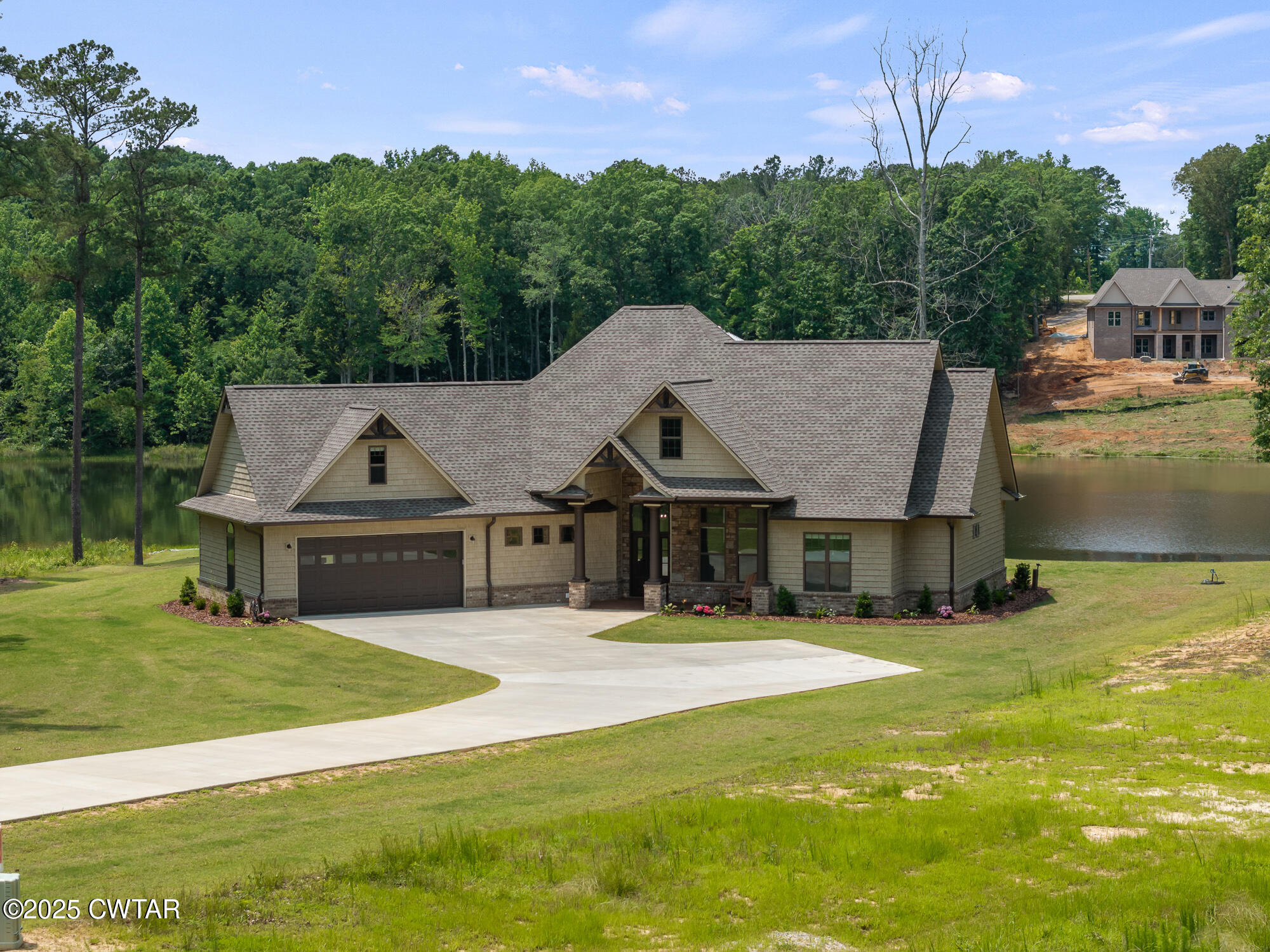 185 Stately Oak Drive
