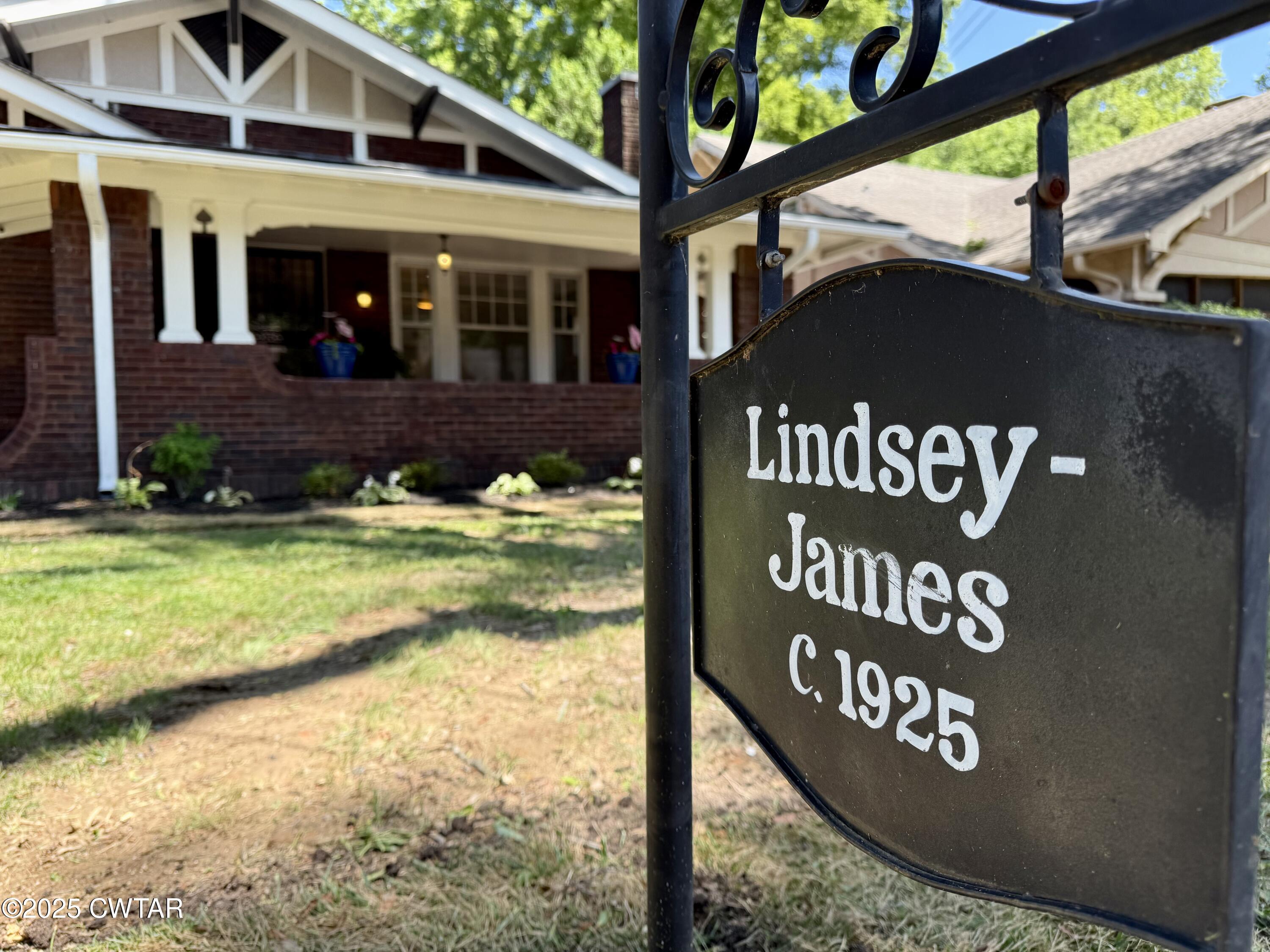 425 Arlington Avenue