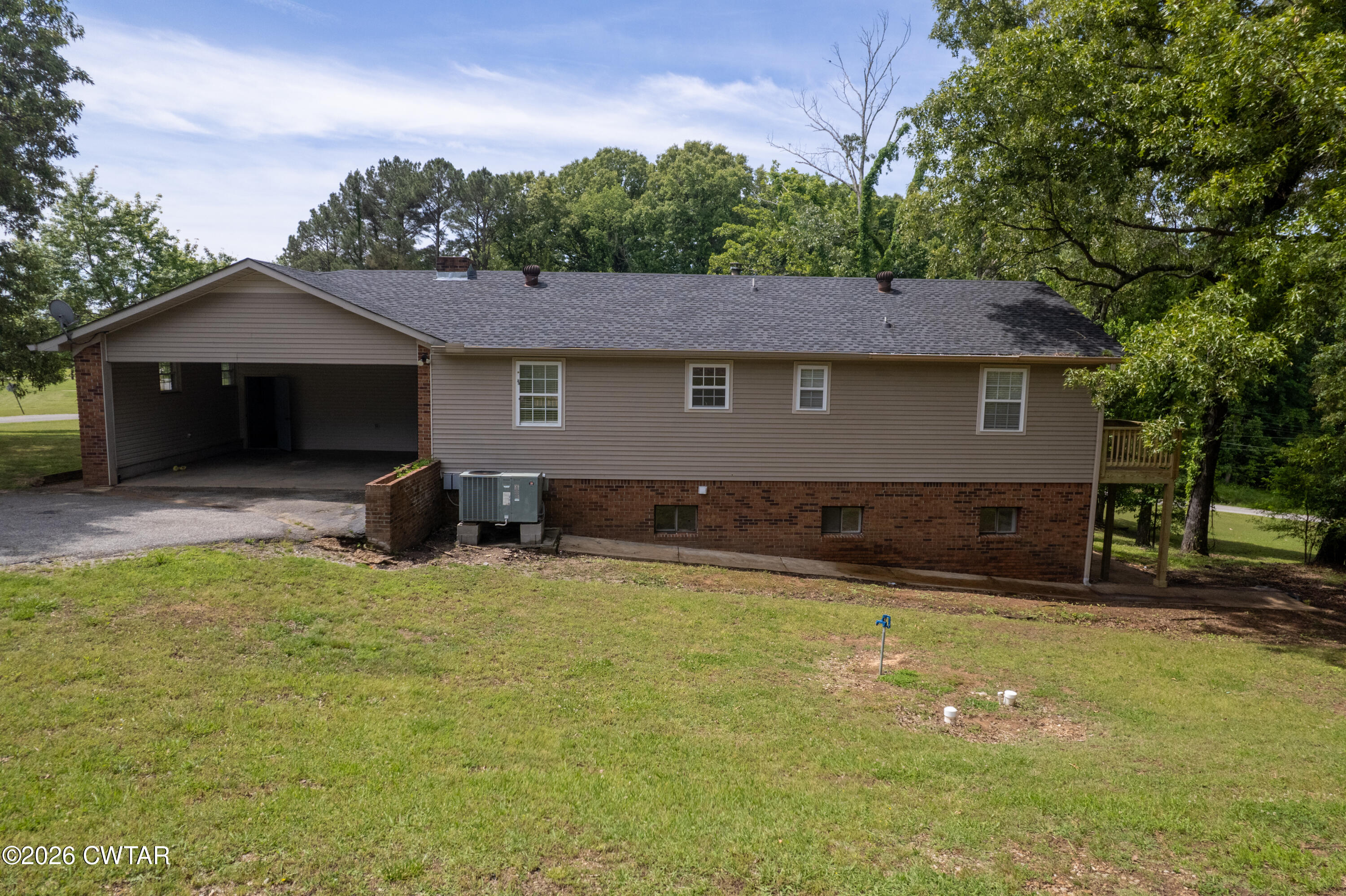 363 Lakewood Drive E