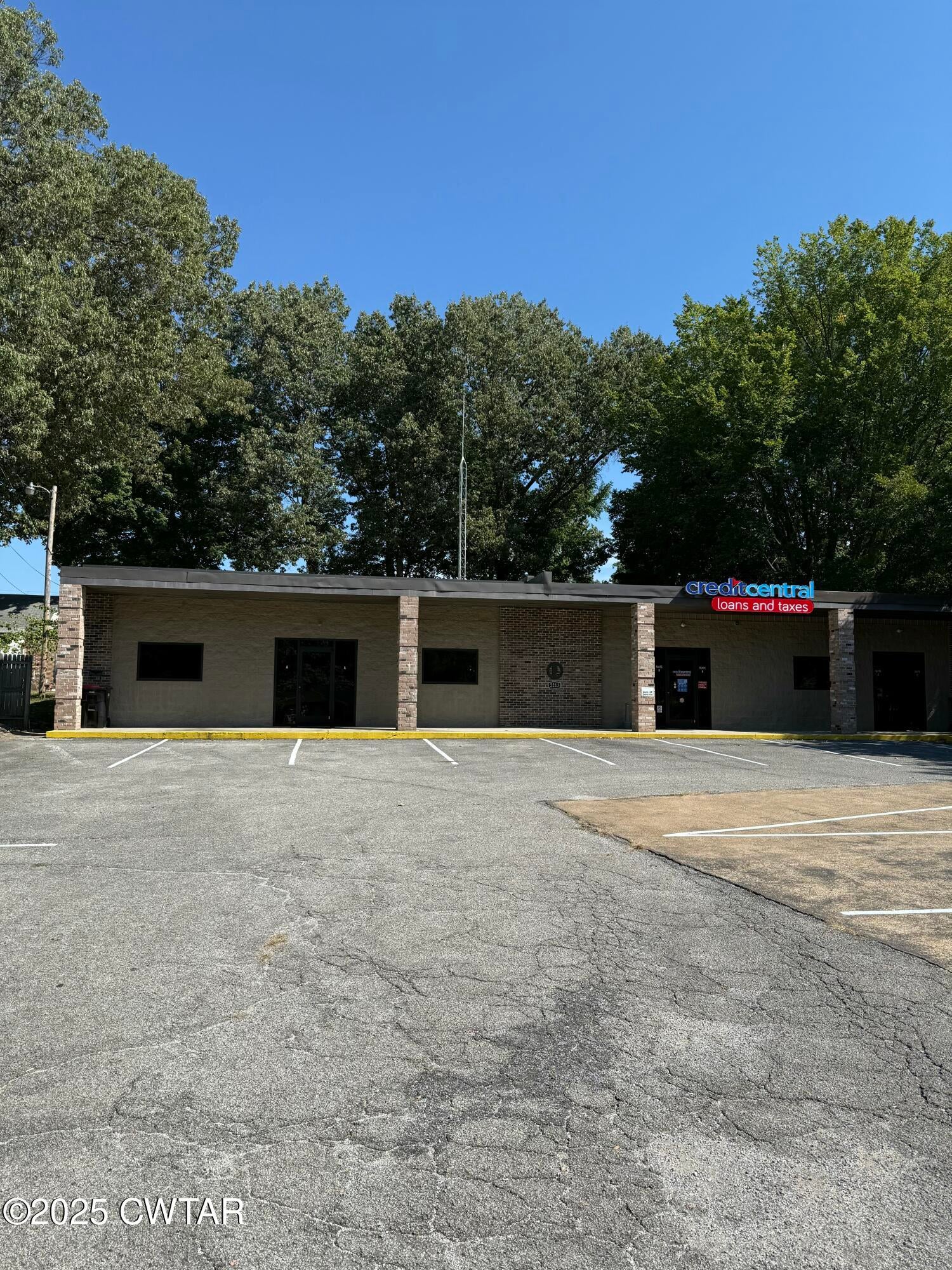 E Main front
