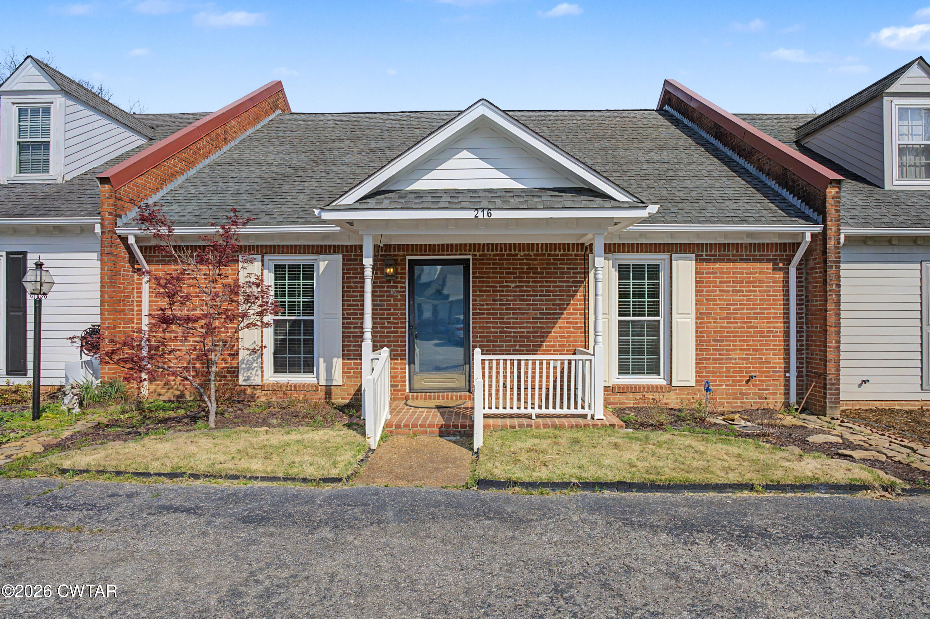 Welcome to 216 Cromwell Square South