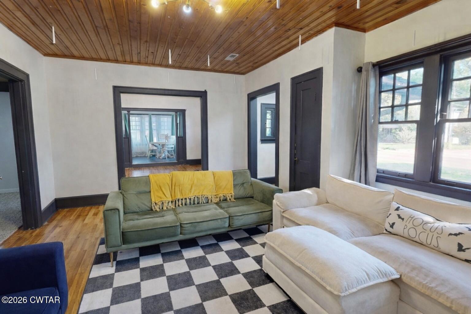915 N Highland Avenue