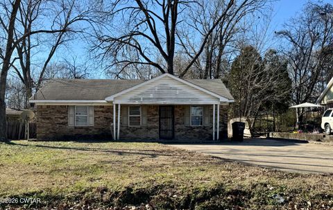 1539 Defoe Street Dyersburg TN 38024