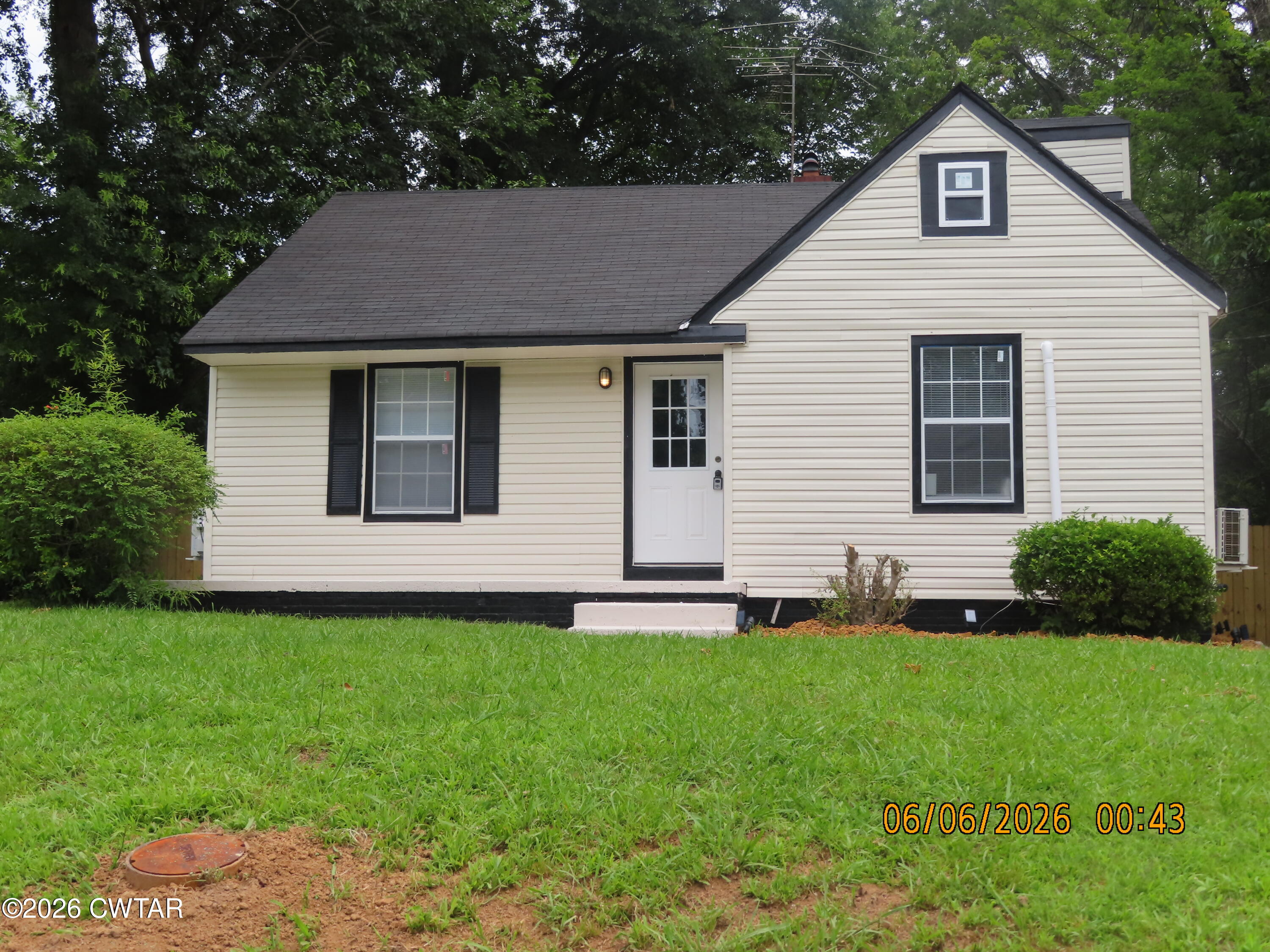 Photo 1 of 13 — 32 Carruthers Drive, Jackson, TN 38301