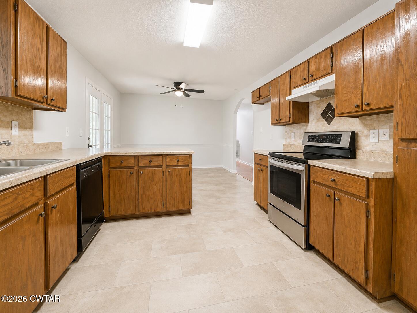 921 Oak View Cove