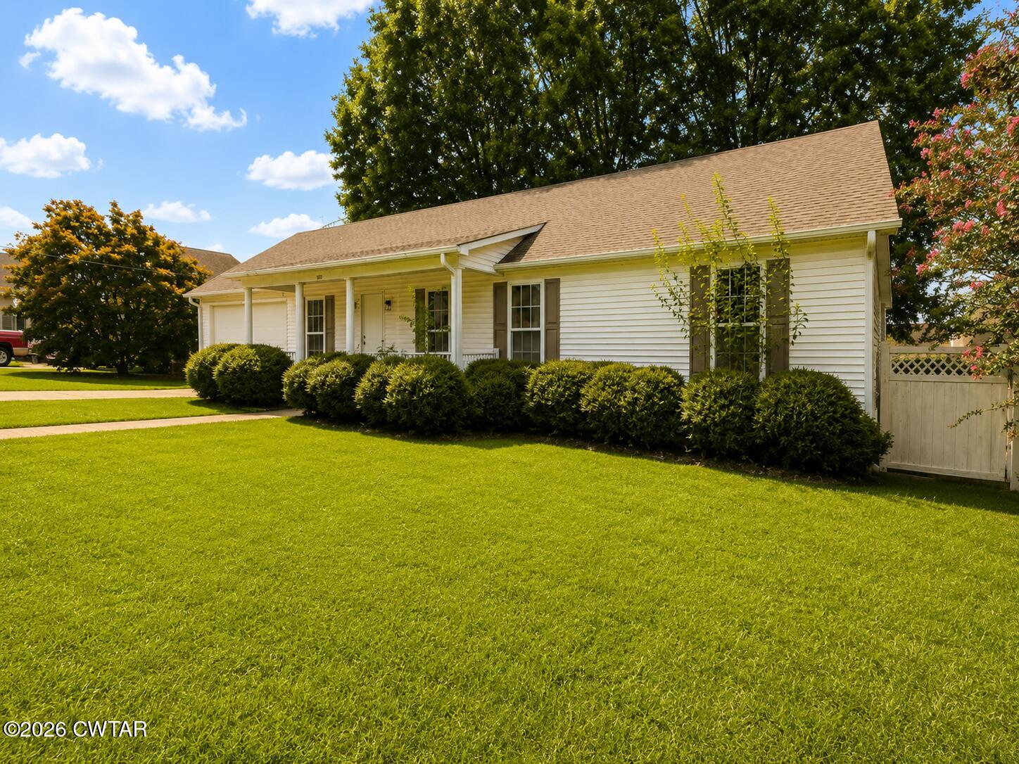 921 Oak View Cove