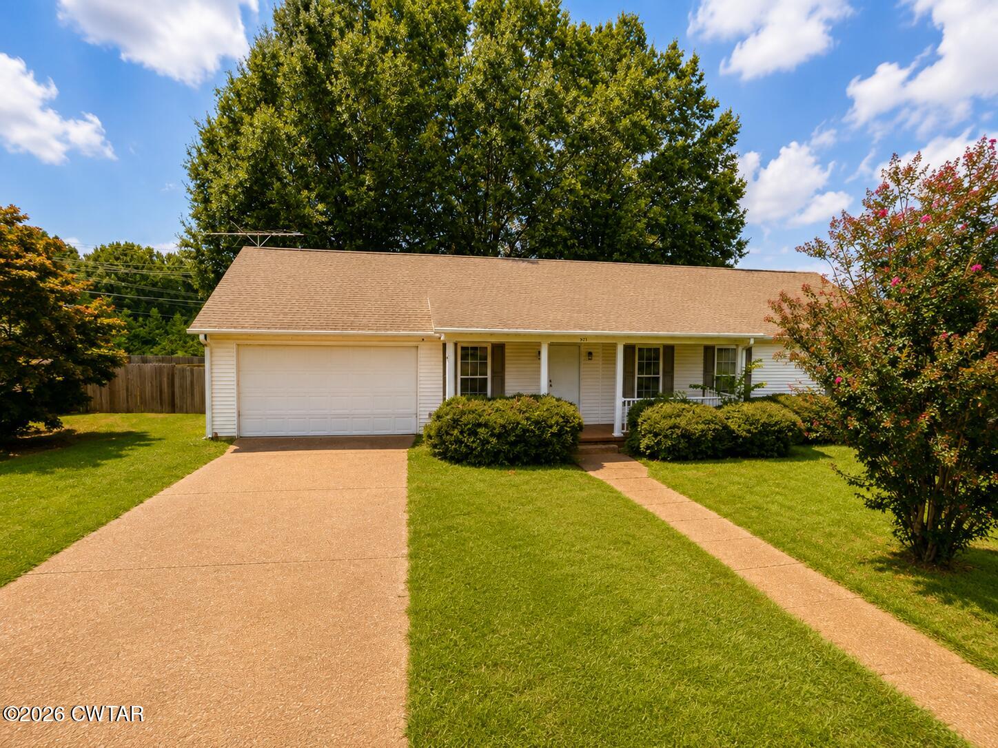 921 Oak View Cove