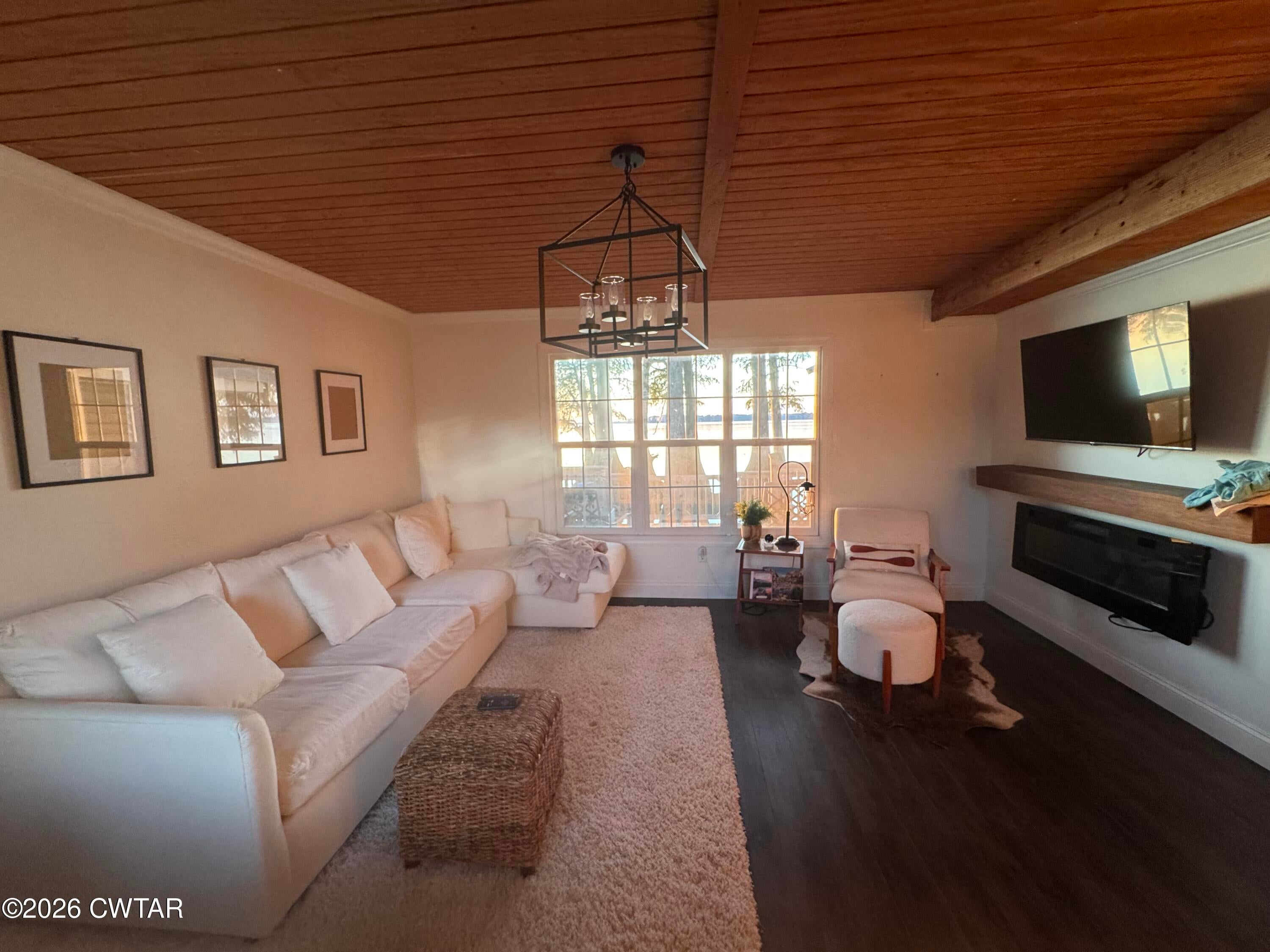 1035 Lake Drive
