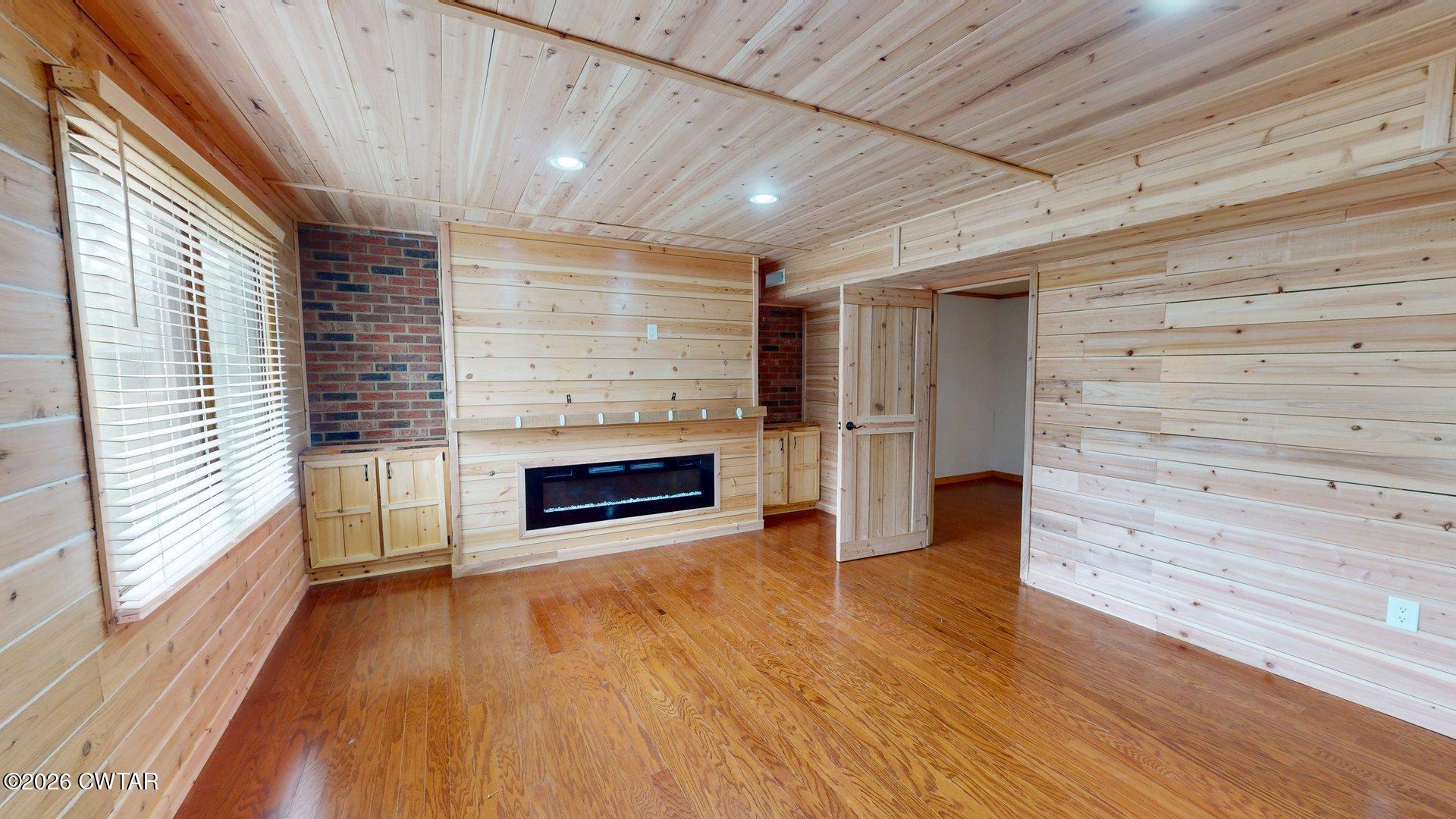 112 Meadowbrook Drive