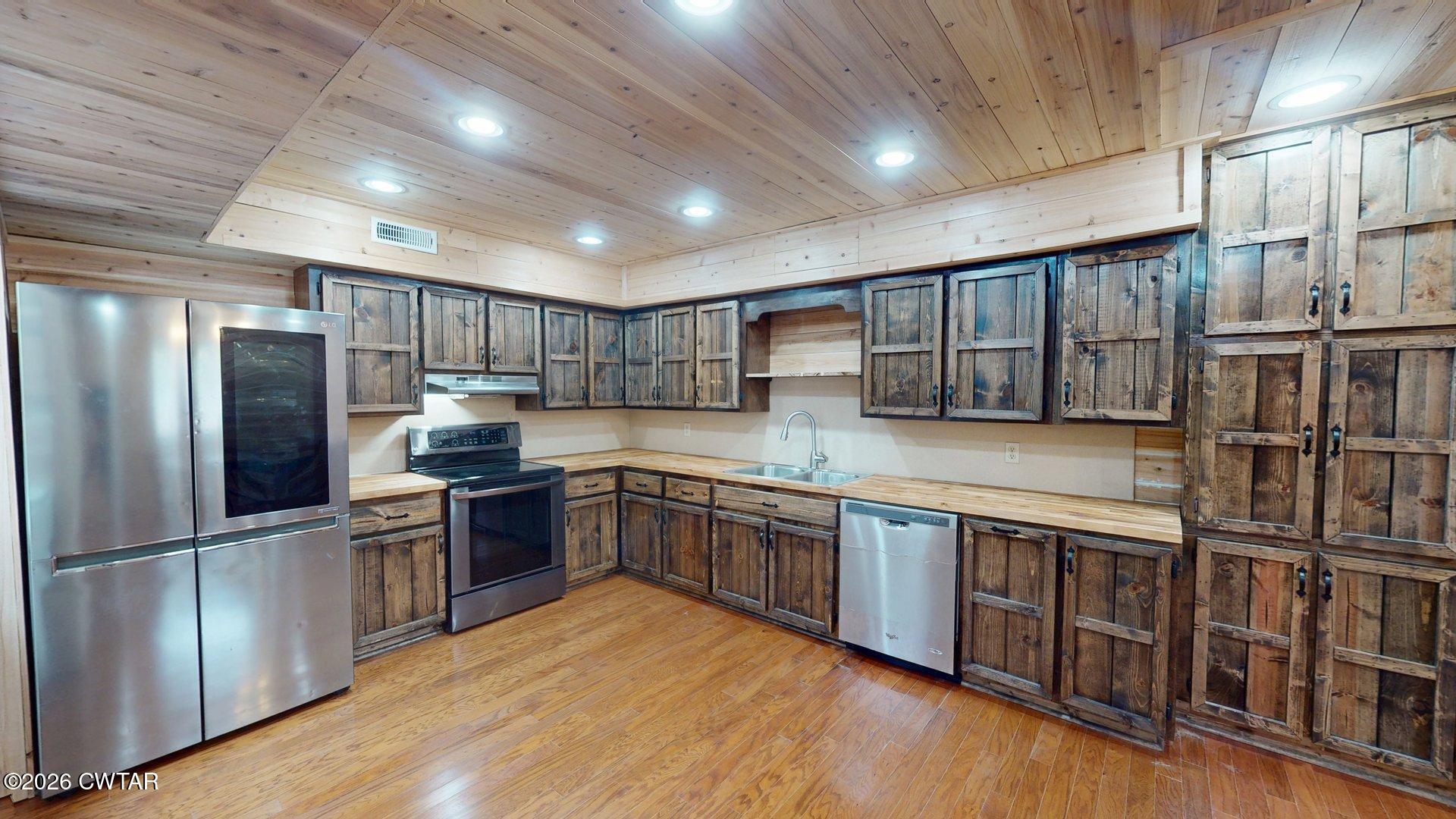 112 Meadowbrook Drive