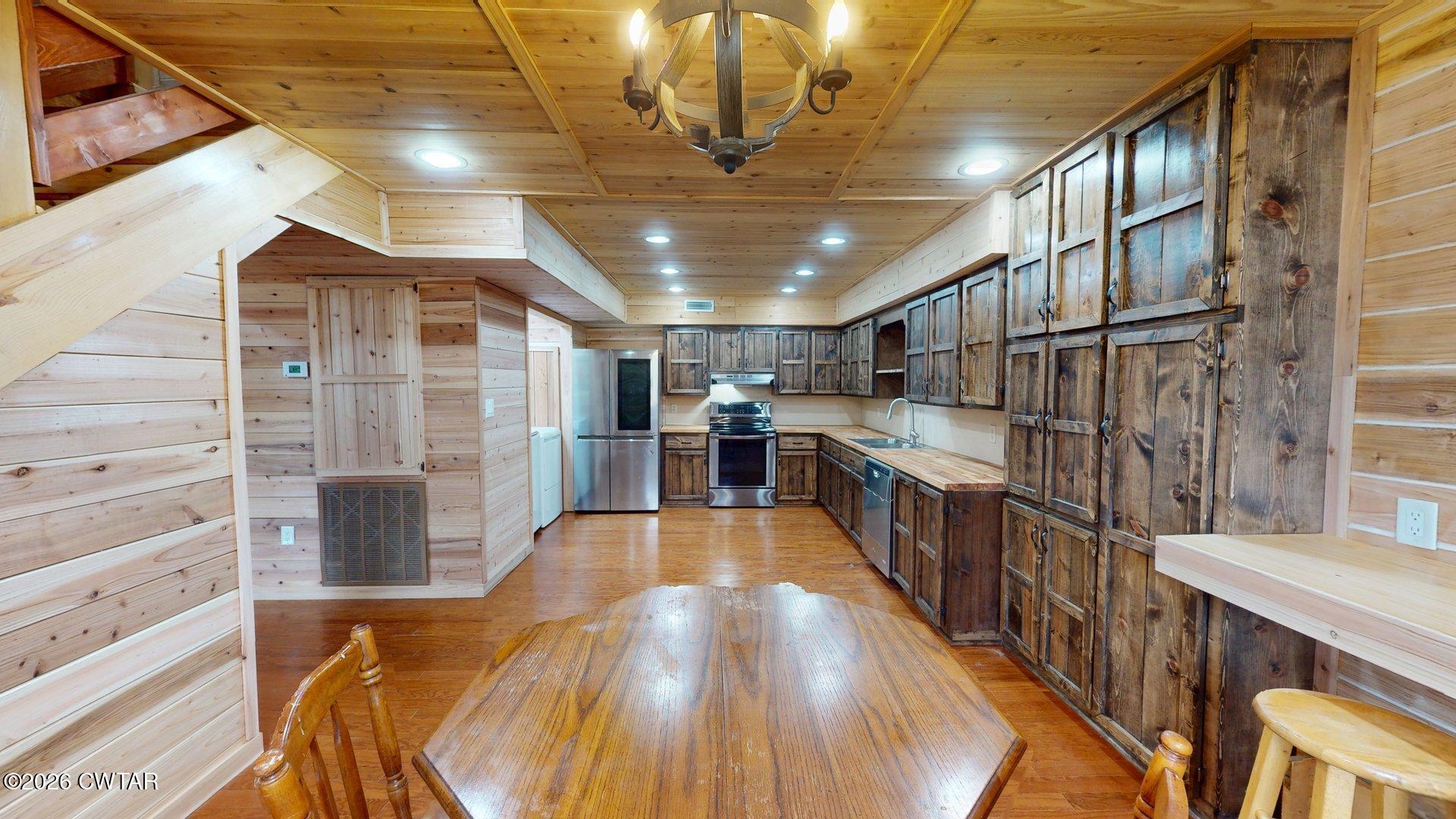 112 Meadowbrook Drive