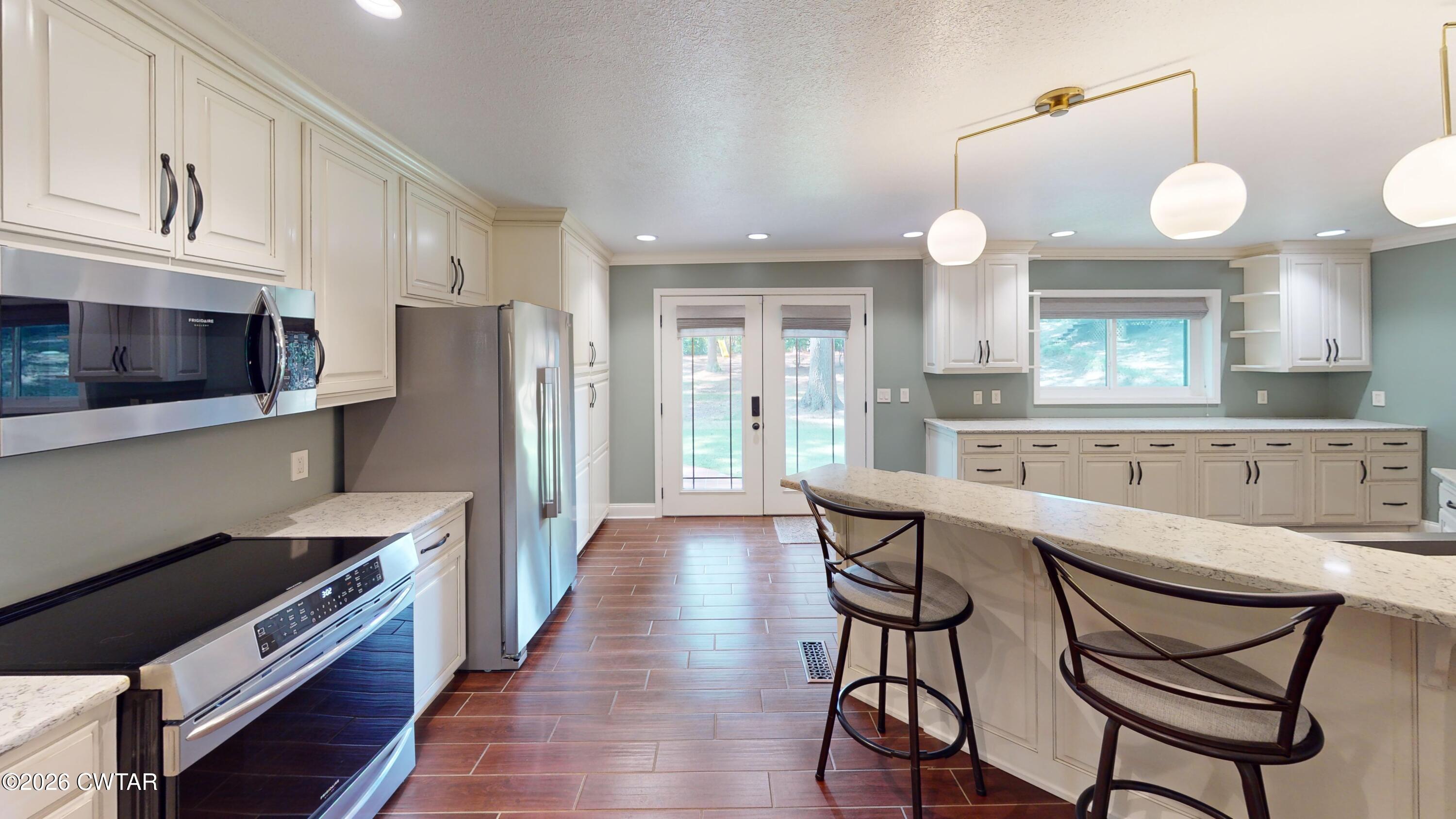 1571 Laura Lane