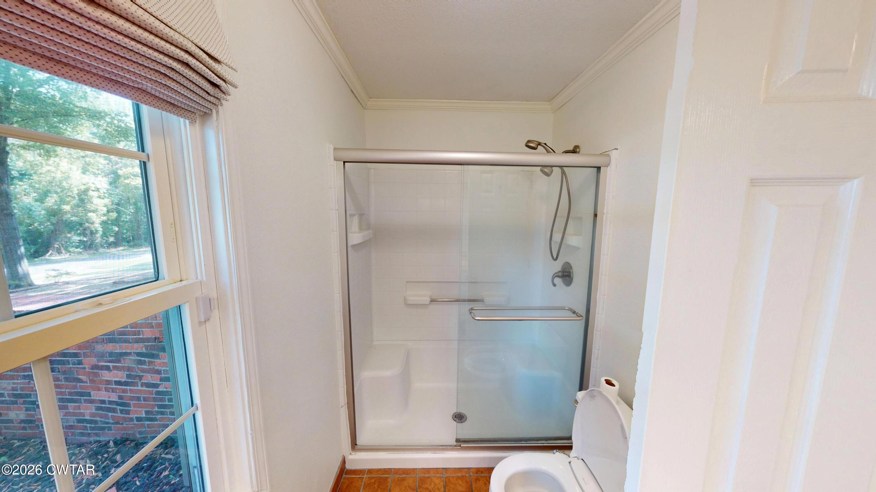 1571 Laura Lane