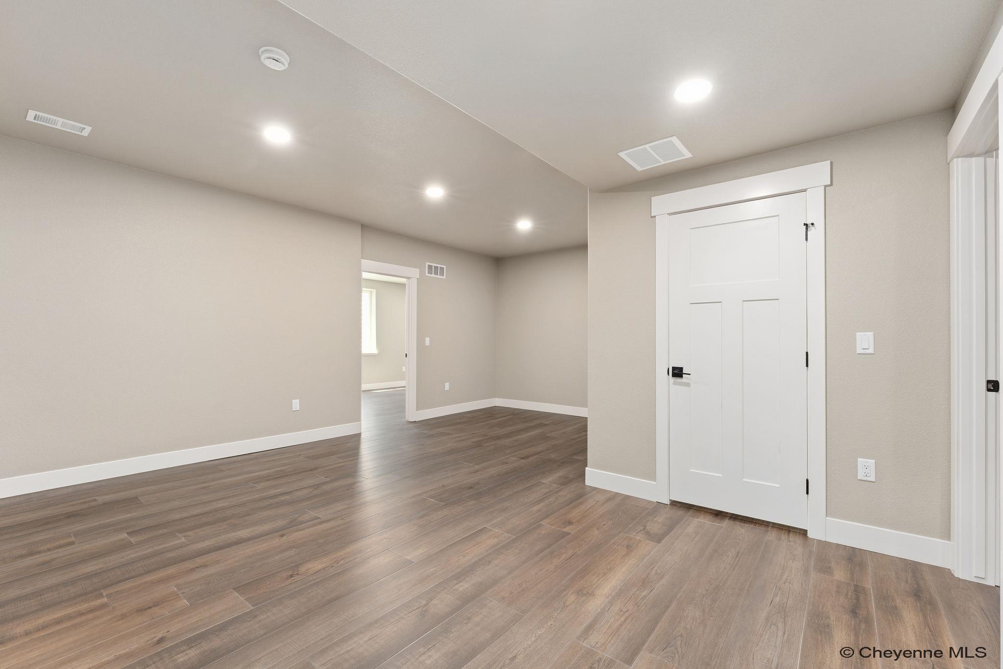 Cheyenne, Wyoming, 82009, United States, 6 Bedrooms Bedrooms, ,3 BathroomsBathrooms,Residential,Active,2009872