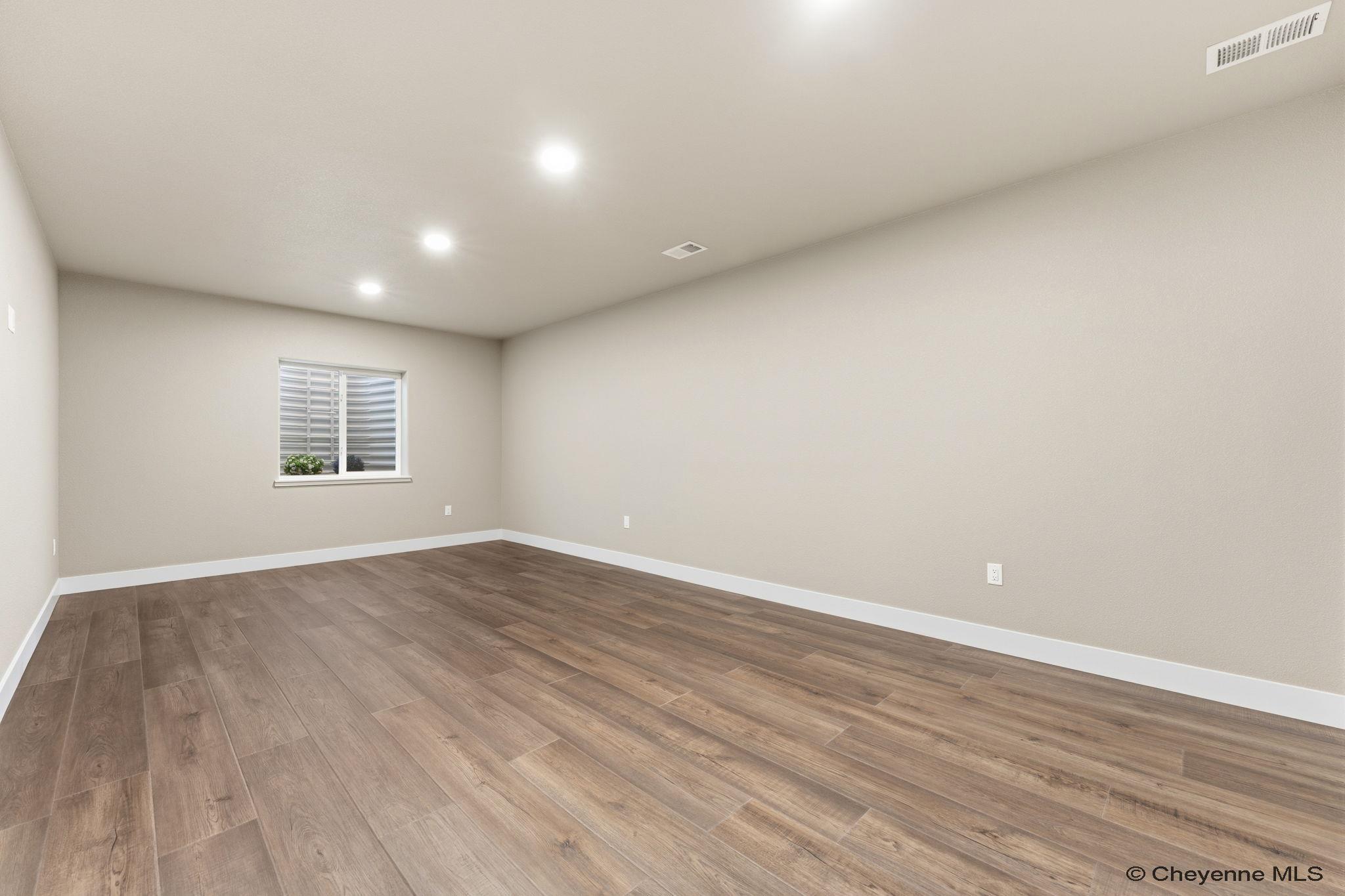 Cheyenne, Wyoming, 82009, United States, 6 Bedrooms Bedrooms, ,3 BathroomsBathrooms,Residential,Active,2009872