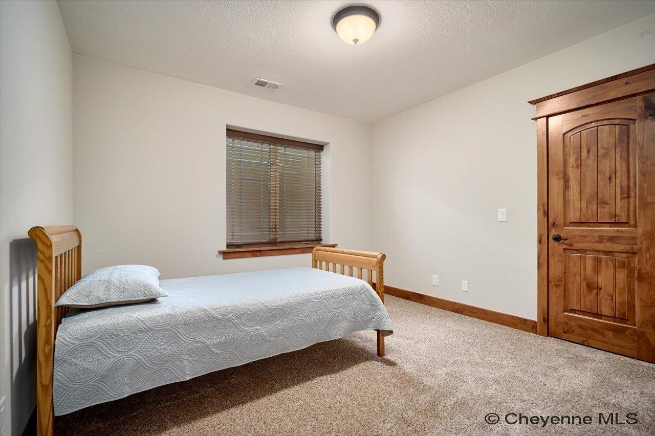 Cheyenne, Wyoming, 82009, United States, 6 Bedrooms Bedrooms, ,5 BathroomsBathrooms,Residential,Pending,2041611