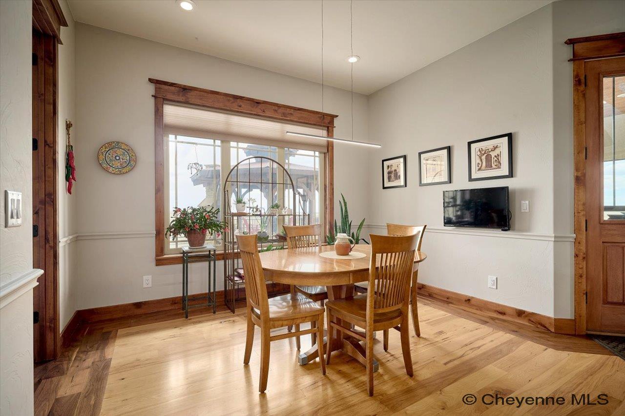 Cheyenne, Wyoming, 82009, United States, 6 Bedrooms Bedrooms, ,5 BathroomsBathrooms,Residential,Pending,2041611