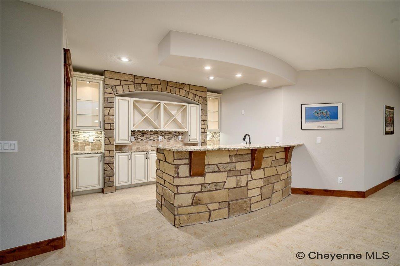 Cheyenne, Wyoming, 82009, United States, 6 Bedrooms Bedrooms, ,5 BathroomsBathrooms,Residential,Pending,2041611