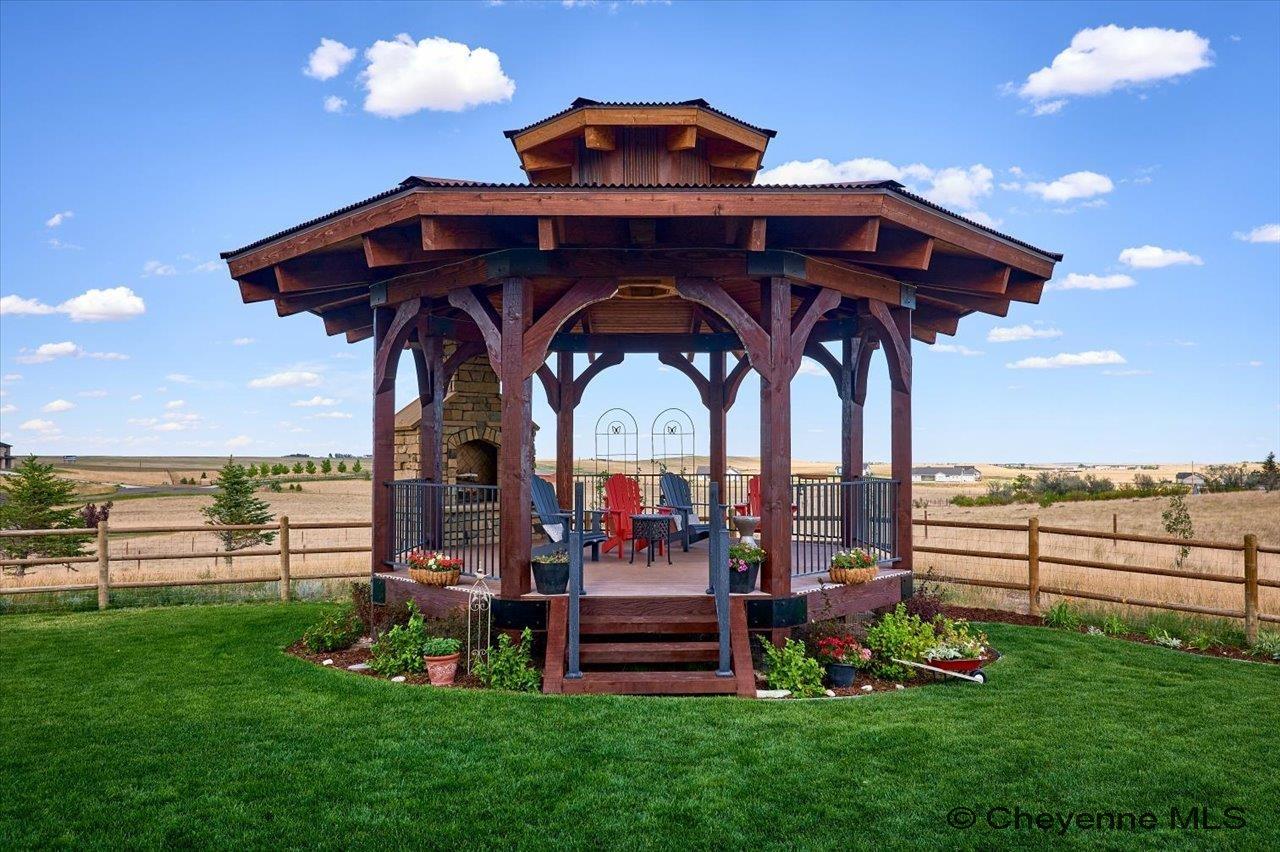 Cheyenne, Wyoming, 82009, United States, 6 Bedrooms Bedrooms, ,5 BathroomsBathrooms,Residential,Pending,2041611