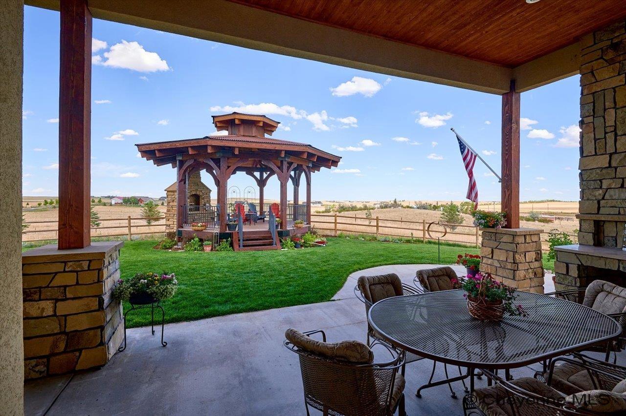 Cheyenne, Wyoming, 82009, United States, 6 Bedrooms Bedrooms, ,5 BathroomsBathrooms,Residential,Pending,2041611