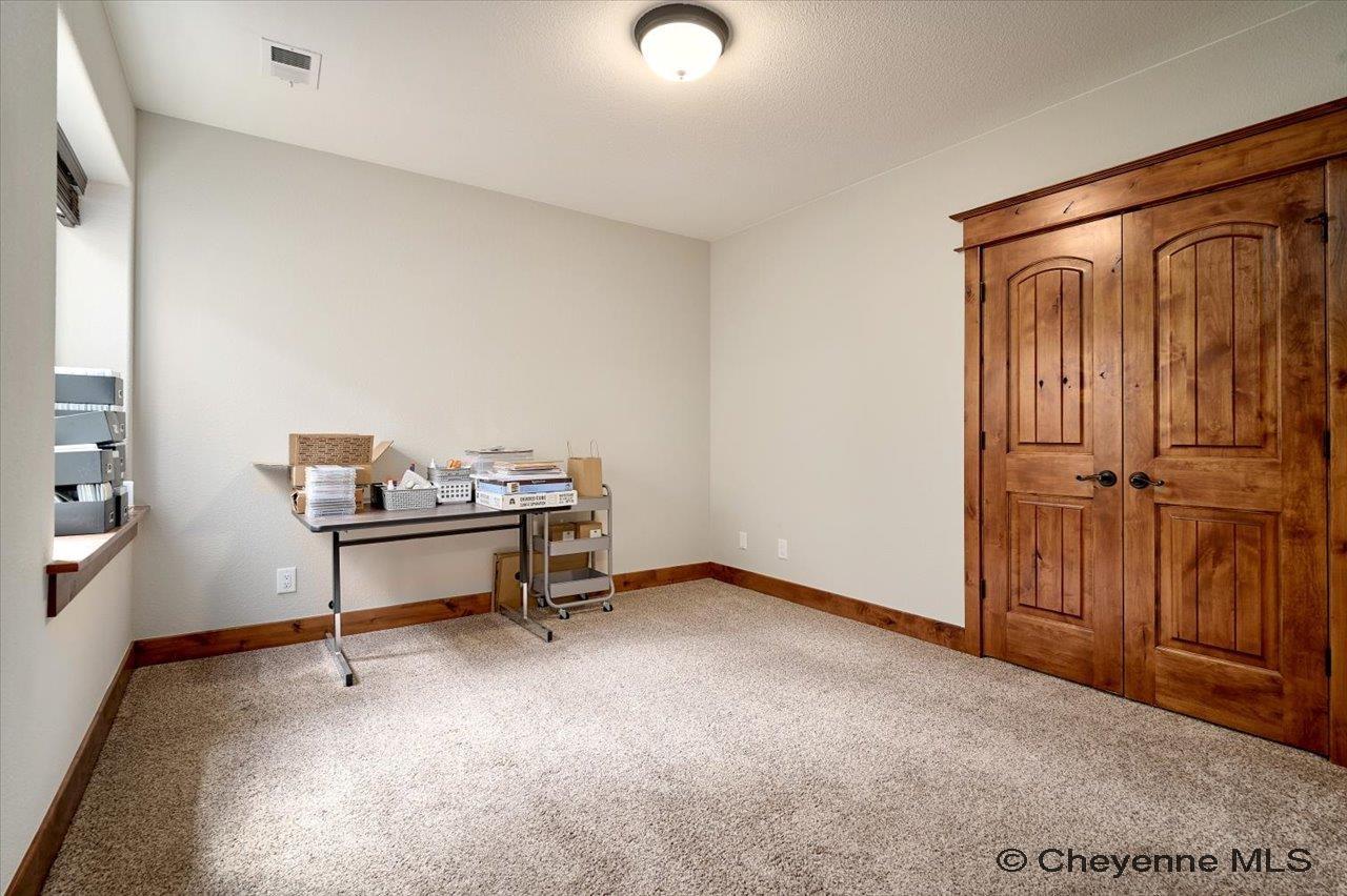 Cheyenne, Wyoming, 82009, United States, 6 Bedrooms Bedrooms, ,5 BathroomsBathrooms,Residential,Pending,2041611
