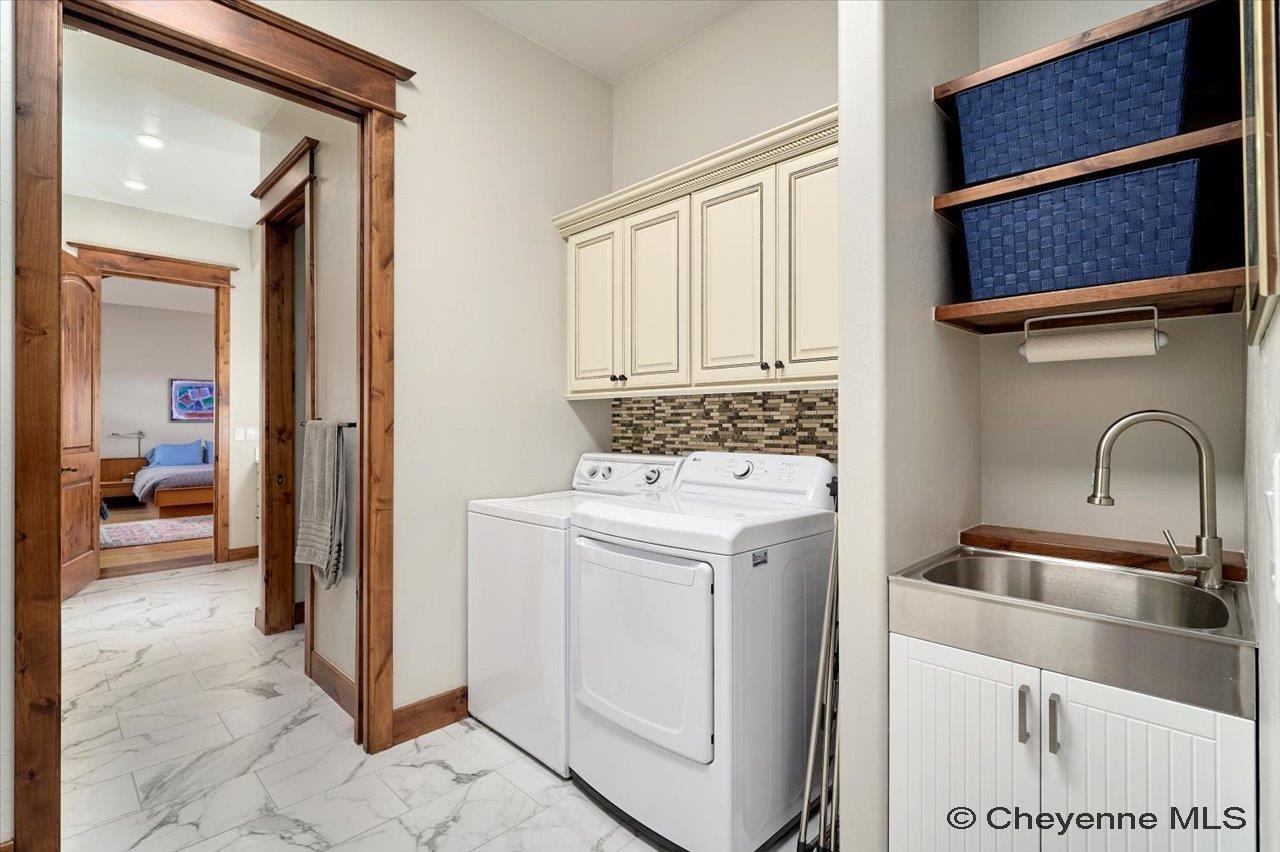 Cheyenne, Wyoming, 82009, United States, 6 Bedrooms Bedrooms, ,5 BathroomsBathrooms,Residential,Pending,2041611