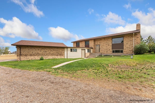 1605 W WRANGLER RD, CHEYENNE, WY 82009 - Image 76aa4e86bffa896d08acc5dc2e2e87bd/1859425015