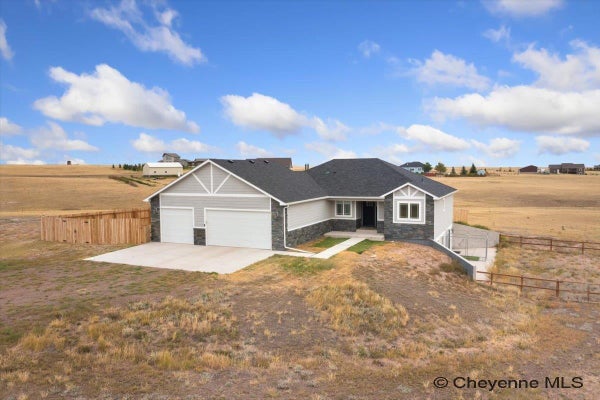 1350 SCENIC RIDGE DR, CHEYENNE, WY 82009 - Image daf6bedac5a709e2d0192c7c4b6812cd/465526763