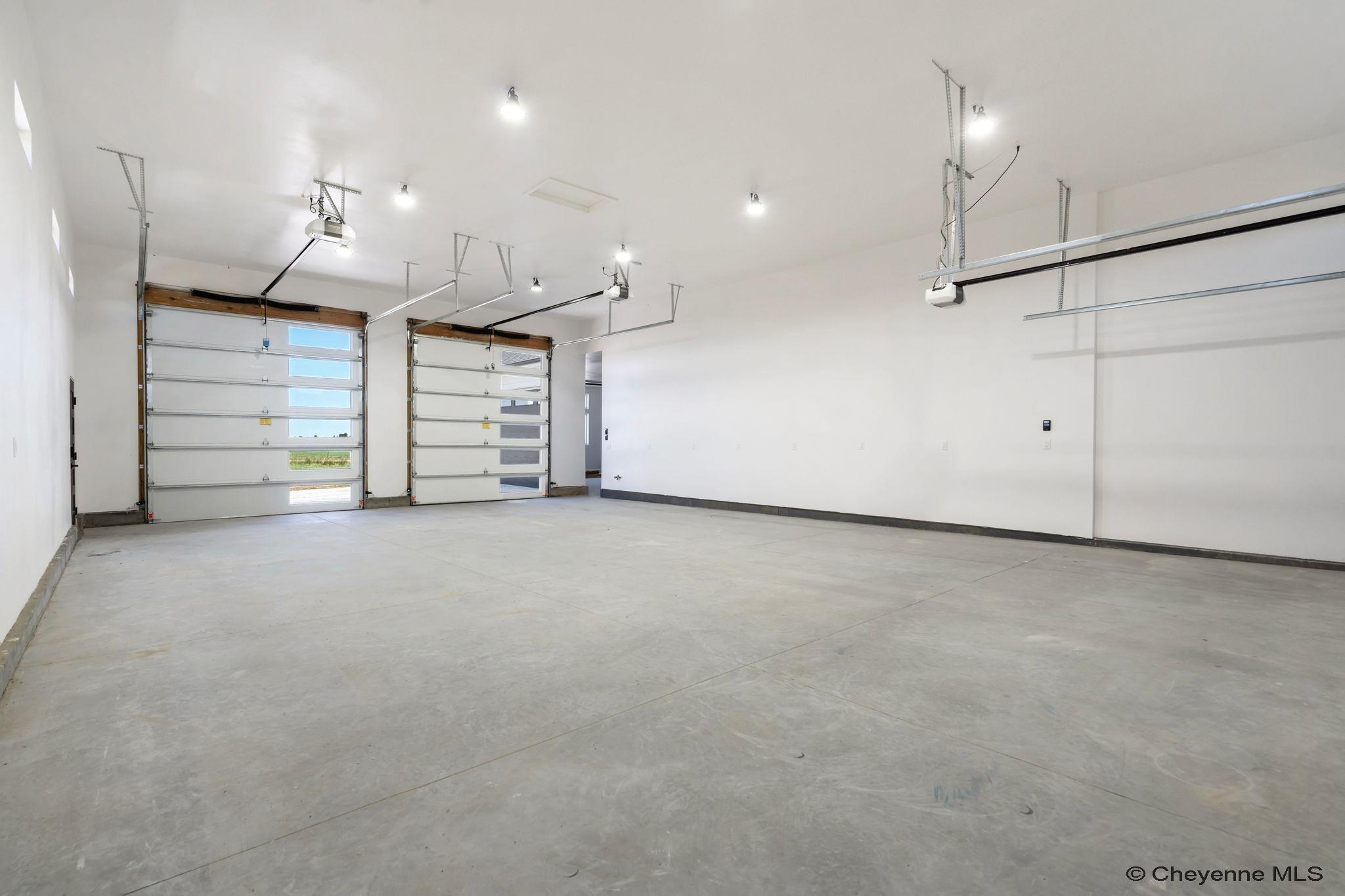 Cheyenne, Wyoming, 82009, United States, 6 Bedrooms Bedrooms, ,5 BathroomsBathrooms,Residential,Active,2031784