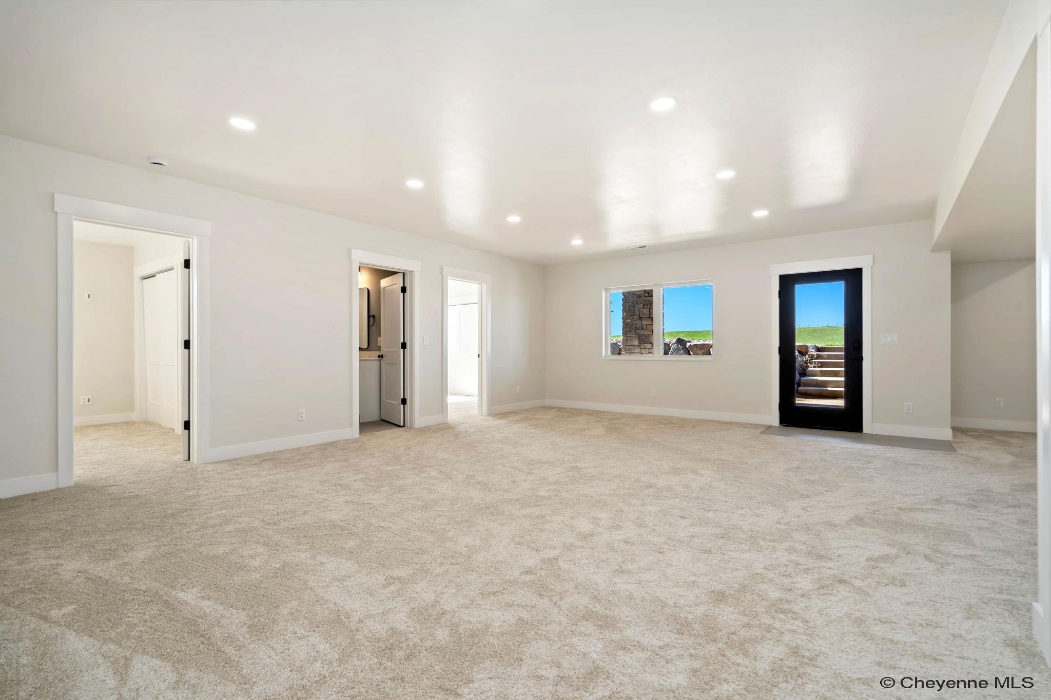 Cheyenne, Wyoming, 82009, United States, 6 Bedrooms Bedrooms, ,5 BathroomsBathrooms,Residential,Active,2031784