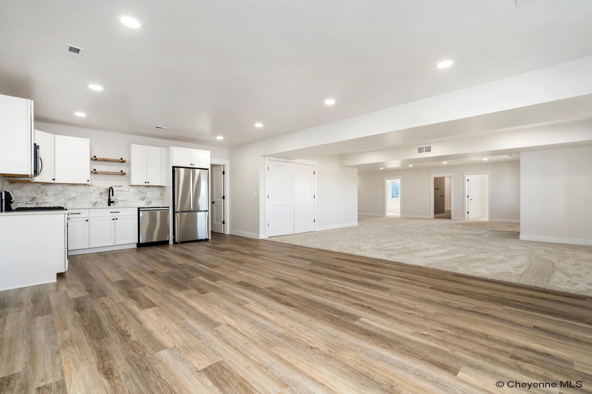 Cheyenne, Wyoming, 82009, United States, 6 Bedrooms Bedrooms, ,5 BathroomsBathrooms,Residential,Active,2031784