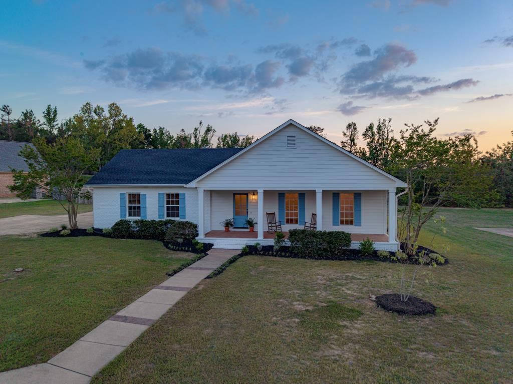 Photo of 112 Taylor Circle, TAYLOR, MS 38673 (MLS # 167140)