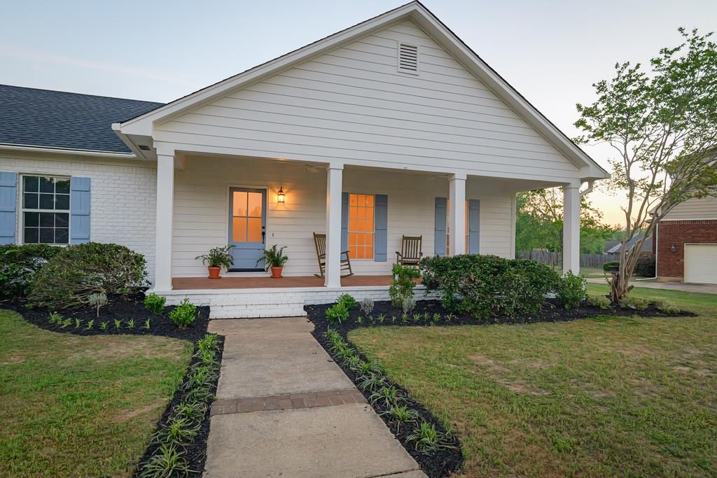 Photo of 112 Taylor Circle, TAYLOR, MS 38673 (MLS # 167140)