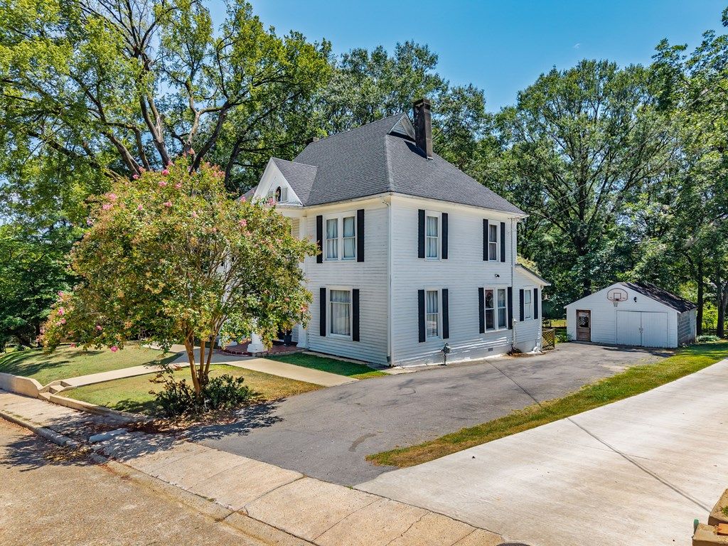 Photo of 121 Dupuy Street, WATER VALLEY, MS 38965 (MLS # 164398)