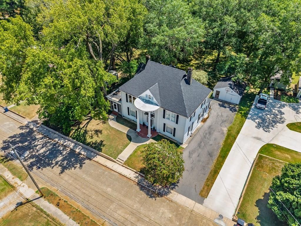 Photo of 121 Dupuy Street, WATER VALLEY, MS 38965 (MLS # 164398)