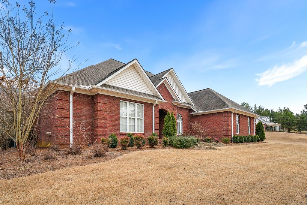 Photo of 156 Quail Valley Rd, TUPELO, MS 38801 (MLS # 164680)