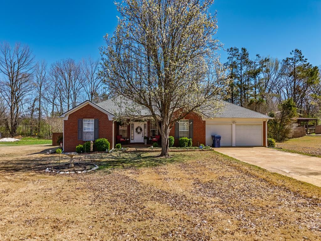 Photo of 139 Hemlock Rd, BATESVILLE, MS 38606 (MLS # 166861)