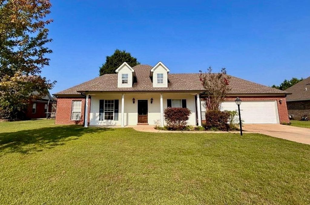 Photo of 704 Savannah, OXFORD, MS 38655 (MLS # 167047)