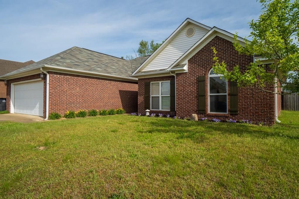 Photo of 109 Cross Creek Drive, OXFORD, MS 38655 (MLS # 167242)
