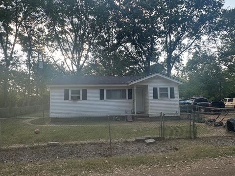 Photo of 205 Fisher Street, BATESVILLE, MS 38606 (MLS # 161610)