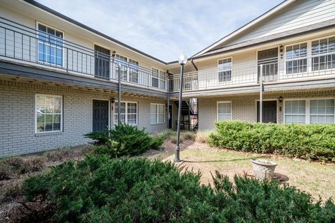 Photo of 1802 Jackson Ave W #165 Ave, OXFORD, MS 38655 (MLS # 166902)