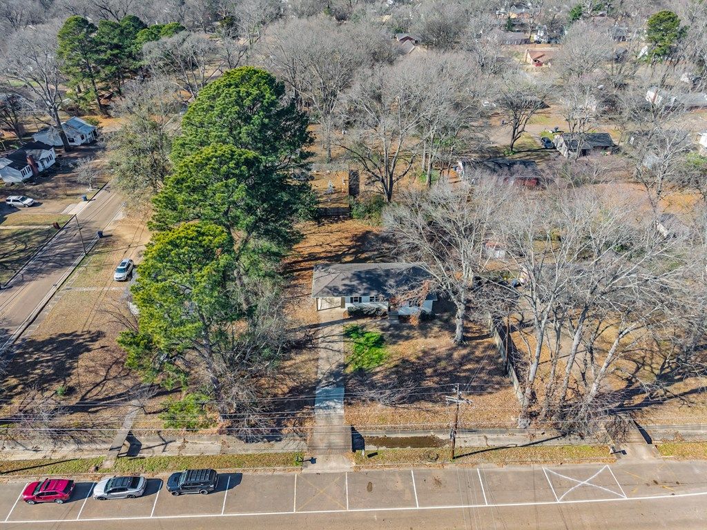 Photo of 201 College Street, BATESVILLE, MS 38606 (MLS # 164440)