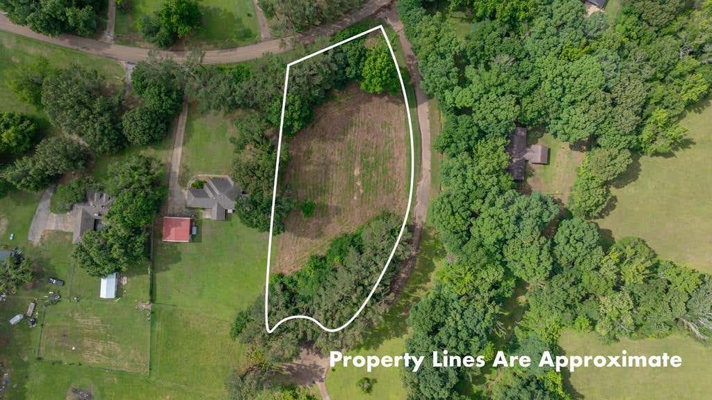 Photo of TBD Lot 23 Hunters Trace Pkwy, BATESVILLE, MS 38606 (MLS # 167727)