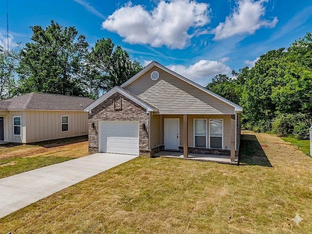 Photo of 111 College St, BATESVILLE, MS 38606 (MLS # 164708)